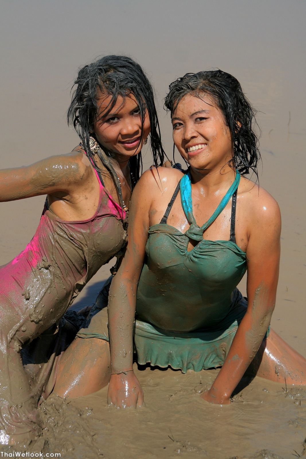 New Movies And Pictures At Thaiwetlook Asian Girls In Wet Clothes